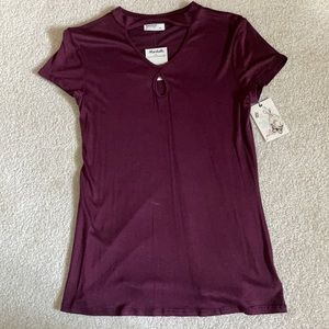 Glitz Maroon T-shirt. Size M.